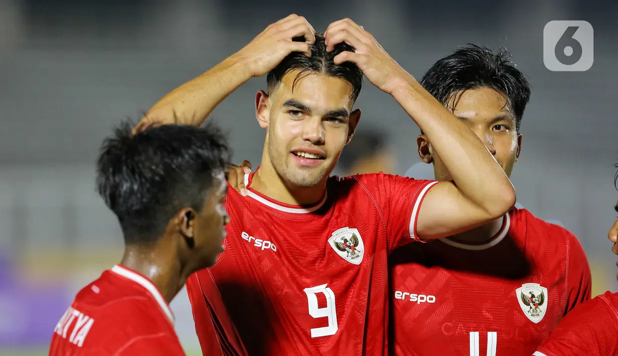 Aksi Jens Raven pada menit ke-66 menutup pesta gol timnas Indonesia U-20 saat melawan Maladewa. (Liputan6.com/Angga Yuniar)