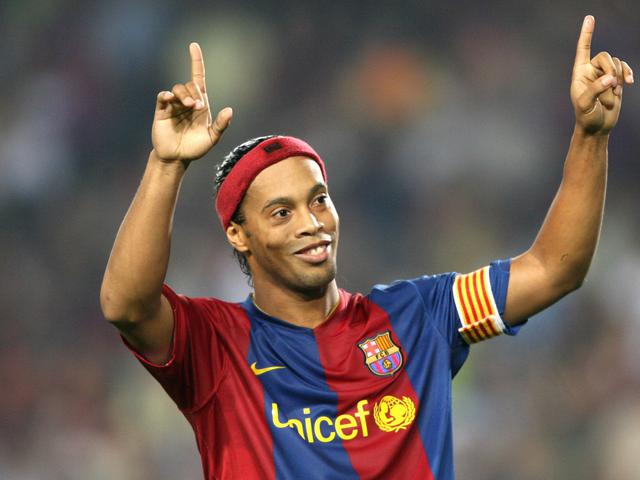 5 Kekacauan Hidup Ronaldinho Setelah Pensiun Termasuk Skandal Tinggal Bersama 2 Kekasih Dunia Bola Com