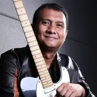  Ari Tri Sosianto hanya bisa pasrah saat dini hari tadi, Kamis (22/1) ditangkap dan digiring ke Mapolres Jakarta Selatan. (Galih W. Satria/Bintang.com)