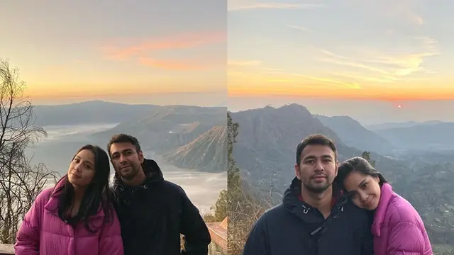 Pasangan bahagia ini menikmati sunrise di kawasan Gunung Bromo.