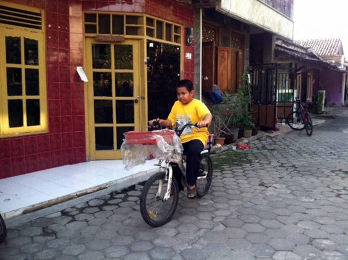 Kisah bocah SD di Sleman jual jajanan keliling demi bantu orang tua