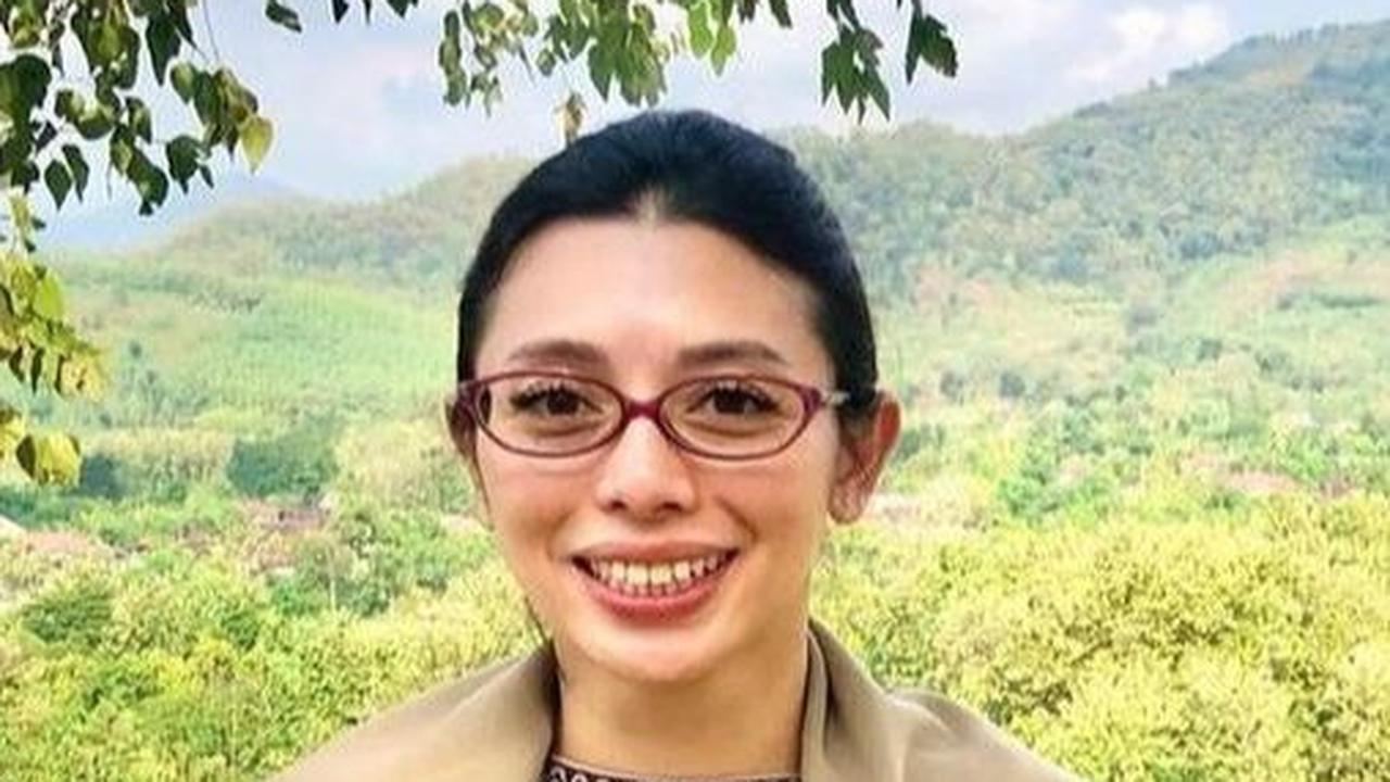 Namun, setelah merilis album dengan komedian Harry DeFretes, Eno seakan menghilang dari sorotan hiburan, tak lagi aktif di dunia itu.