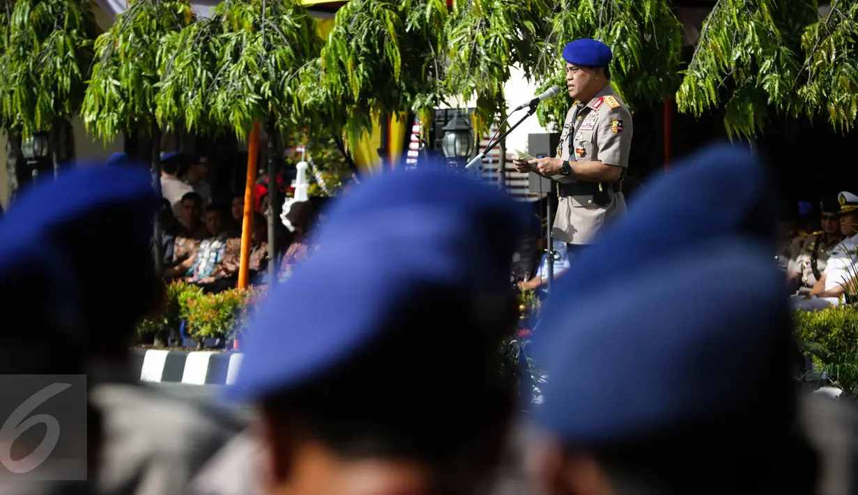 Wakapolri Komjen Pol. Syafruddin menyampaikan sambutan dan arahan pada upacara peringatan hari ulang tahun (HUT) Kepolisian Perairan dan Udara (Pol Airud) yang ke-66 di Jakarta, Kamis (1/12). (Liputan6.com/Faizal Fanani)