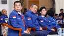 SBY(kedua kiri) ditemani Ani Yudhoyono (kedua kanan) menghadiri Rapat Pleno Partai Demokrat  di Hotel Grand Yasmin, Jawa Barat, Jumat (28/8/2018). (Liputan6.com/Helmi Afandi)