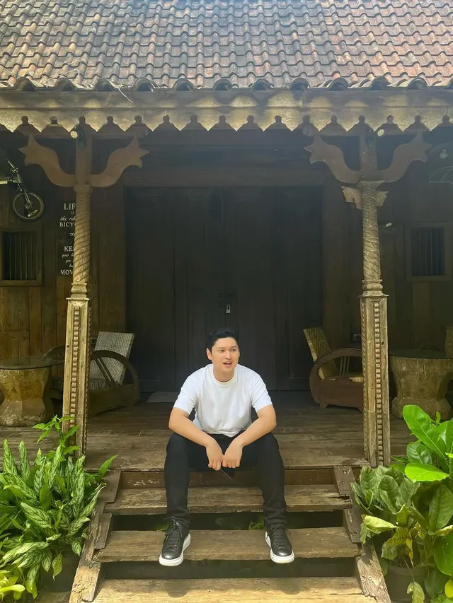 9 Pesona Tampan Rizki Natakusumah yang Jadi Jawaban Doa Beby Tsabina Saat Minta Jodoh