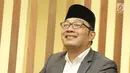 Calon Gubernur Jawa Barat, Ridwan Kamil mengunjungi kantor DPP Partai Persatuan Pembangunan (PPP), Jakarta, Rabu (4/7). Kedatangan Ridwan Kamil disambut langsung oleh Ketua Umum PPP, Romahurmuzy beserta jajaran. (Liputan6.com/Herman Zakharia)