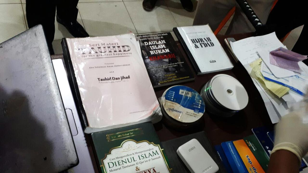 Barang Bukti Teroris Riau