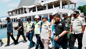 Mendagri Tinjau Lokasi Terdampak Gempa di Pelabuhan Laurentius Say Maumere