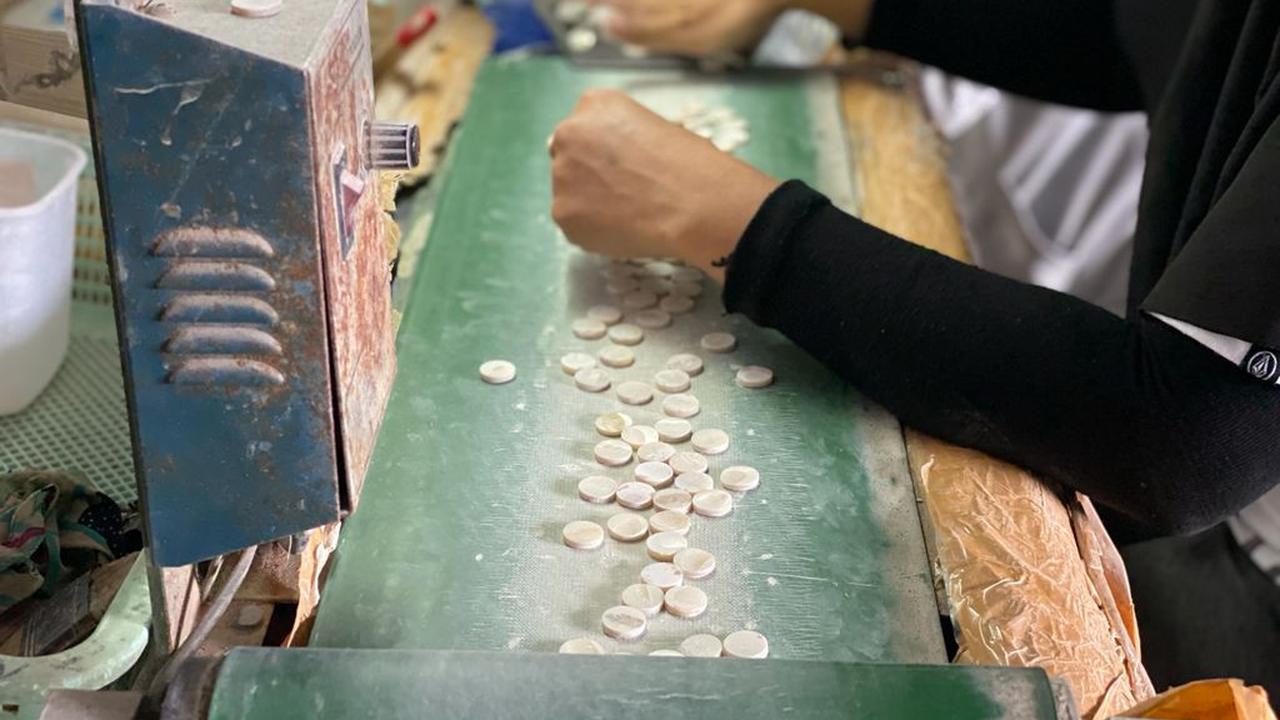 PT Kevinindo Anugrah (Kevinindo), perusahaan yang bergerak di bidang industri pembuatan kancing yang berasal dari Makassar