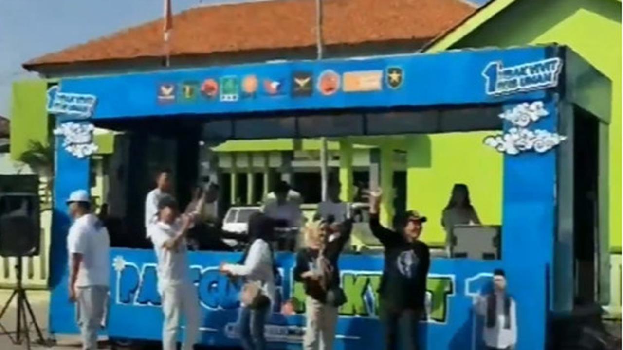 Heboh Kampanye Paslon Bupati Rembang Nekat Gelar Konser Dadakan di Depan Puskesmas, Endingnya Kena 'Semprot' Bawaslu