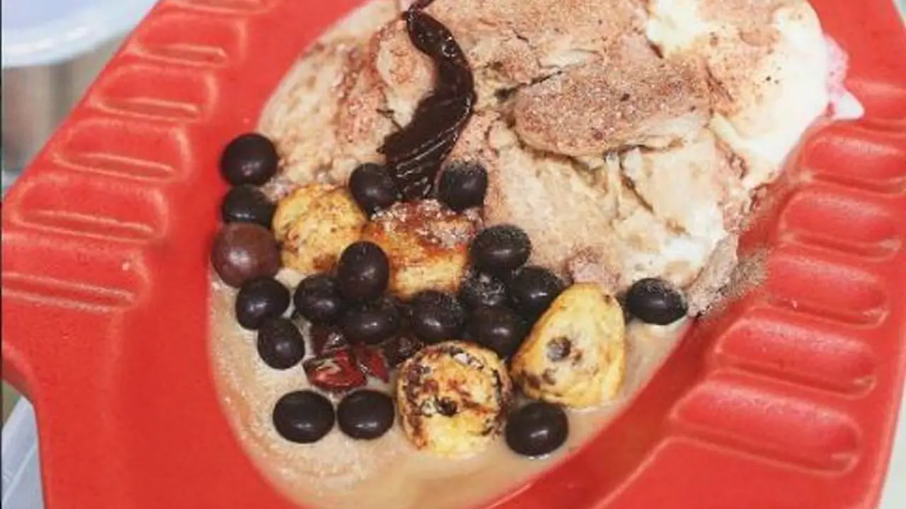 Rasakan Sensasi Menyantap Es Krim di Jamban, Berani?