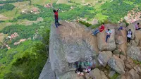 Gunung Bongkok berada di perbatasan Tasikmalaya dan Ciamis. (Dok: IG @@indrasutantoo https://www.instagram.com/p/BuD2mHkFPIW/?igsh=Nmpra3F4NGFkaHRt)