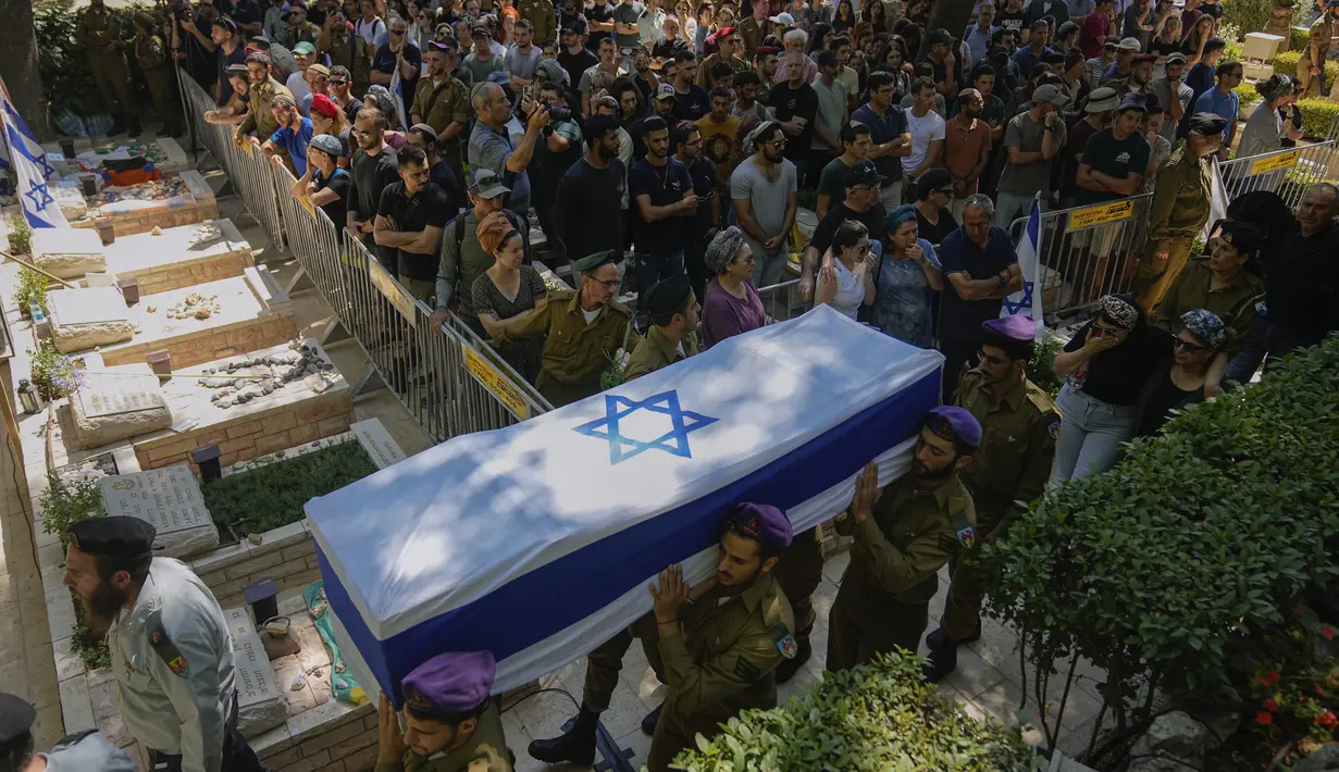Seorang militan Hamas pada hari Kamis melepaskan tembakan di dekat pemukiman Israel di Tepi Barat yang diduduki, membunuh Yosef Amir. (AP Photo/Ohad Zwigenberg)