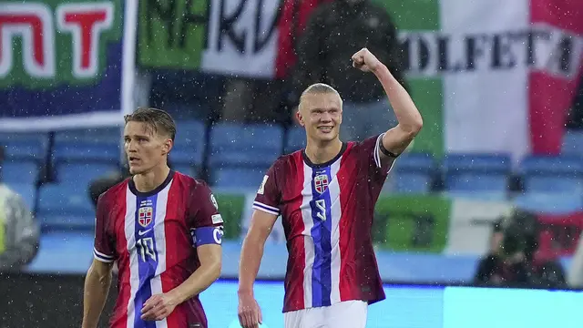 Striker Norwegia, Erling Haaland, merayakan golnya ke gawang Italia di Ullevaal Stadion, Sabtu (07/06/2025). (Spada/LaPresse via AP)