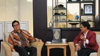 Menteri Perindustrian Airlangga Hartarto dan Rektor Universitas Tarumanagara Agustinus Purna Irawan/Merdeka.com