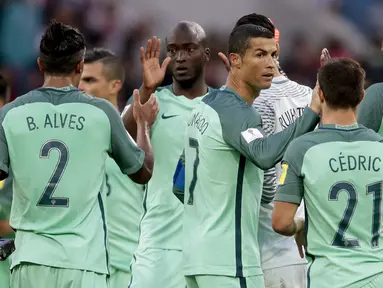 Bintang Portugal, Cristiano Ronaldo merayakan golnya ke gawang Rusia pada laga grup A Piala Konfederasi 2017 di Spartak Stadium, Moscow, (21/6/2017). Portugal menang 1-0. (AP/Ivan Sekretarev)
