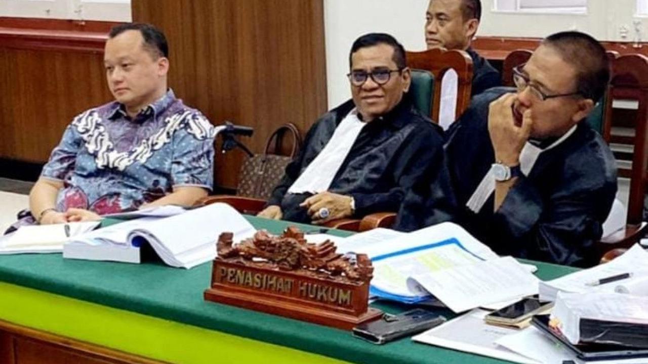 Maka dari itu, Luthfie menilai penetapan tersangka terhadap kliennya tidak sah dan tidak mempunyai kekuatan hukum mengikat.