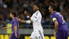 Pemain Kiev, Jeremain Lens merayakan gol pembukanya ke gawang Fiorentina pada menit ke-36