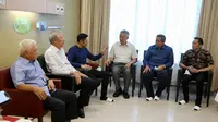 Perdana Menteri (PM) Singapura Lee Hsien Loong menjenguk Ani Yudhoyono. (Ist)