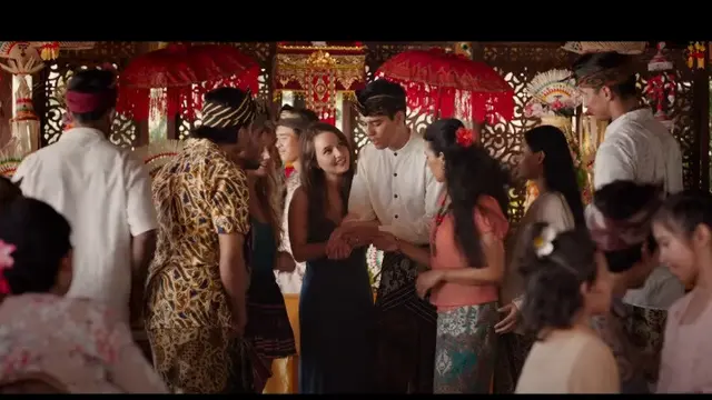 Maxime Bouttier di film Hollywood berjudul Ticket to Paradise (Foto: Youtube Universal Pictures)