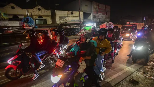 Gelombang Mudik Lebaran 2026, Jalur Arteri Bekasi Dipadati Pemudik Motor