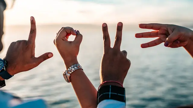 [bintang] Biar Seru, Rayakan Valentine sama 4 Zodiak yang Romantis Nggak Ada Obat Ini