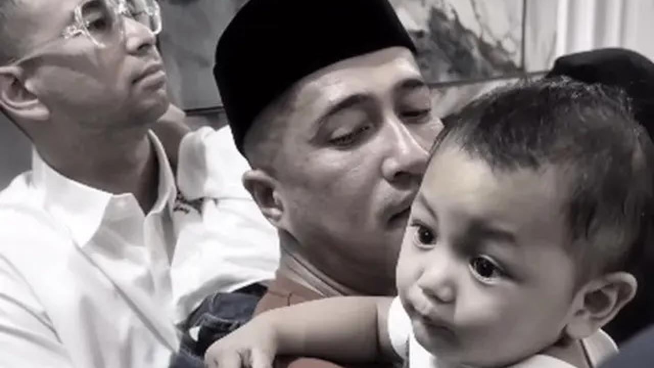 Potret Haru Bayi Kembar Mpok Alpa Digendong Raffi Ahmad dan Irfan Hakim di Rumah Duka, Anak Kedua Menangis Histeris