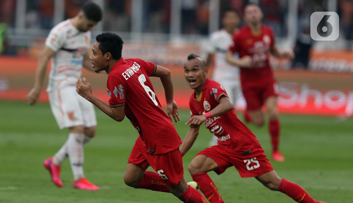 Pemain tengah Persija, Evan Dimas Darmono merayakan gol yang dicetaknya ke gawang Borneo FC pada laga pekan pertama Shopee Liga 1 Indonesia 2020 di Stadion Gelora Bung Karno, Jakarta, Minggu (1/3/2020). Persija unggul 3-2. (Liputan6.com/Helmi Fithriansyah)