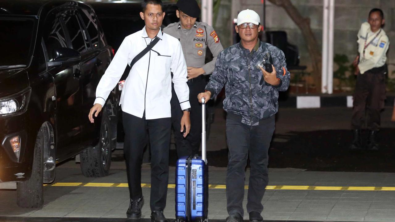 FOTO: Bupati Lampung Tengah Terjaring OTT KPK Terkait Dugaan Suap Pengesahan RAPBD