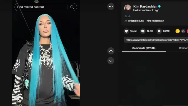 Kim Kardashian cosplay jadi putrinya, North West dalam rangka Halloween. (Tiktok/@kimkardashian)