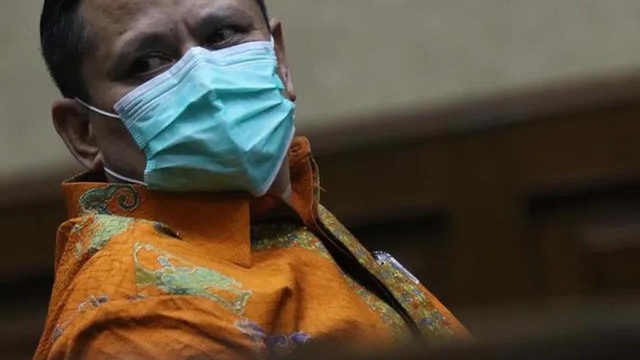 Putusan itu sesuai Pasal 13 ayat (1) PP Nomor 1 Tahun 2003 tentang Pemberhentian Anggota Polri Jo Pasal 7 ayat 1 huruf b, Pasal 7 ayat (1) huruf c, Pasal 13 ayat (1) huruf e dan Pasal 13 ayat (2) huruf a Perkap Nomor 14 Tahun 2011 tentang Kode Etik Profes