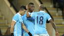 Para pemain Manchester City, Kelechi Iheanacho,Fabian Delph dan Sergio Aguero merayakan gol ke gawang Norwich City pada laga Babak ketiga Piala FA di Stadion Carrow Road, Norwich, Sabtu (9/1/2016).  (Reuters/Alex Morton)