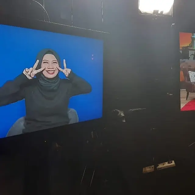 6 Potret Winda Utami, Juru Bahasa Isyarat Viral Ikut Joget Lagu 'Ojo Dibandingke'