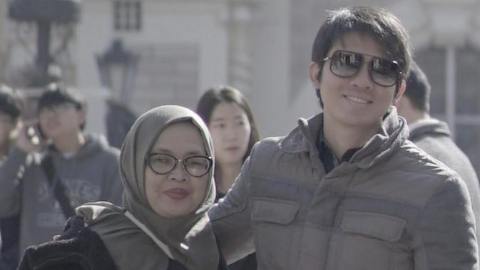 Saturasi Oksigen Ibunda Irwansyah Anjlok ke Level 46, Kini Pakai Ventilator - Vimarsana News