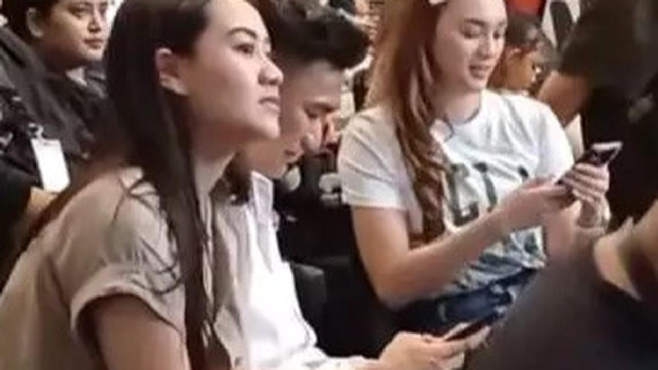 Kedekatannya keduanya semakin santer terdengar saat Aaliyah Massaid terlihat menemani Thariq di perlombaan esport. Ia terlihat memberikan dukungan untuk Thariq.
