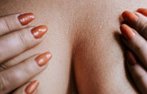 Ilustrasi operasi payudara. (dok. Jan Kopriva/Unsplash)