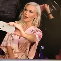 Intip keseruan belakang panggung fashion show Victoria's Secret 2017 di Shanghai, Cina (Sumber Foto: Cosmopolitan)