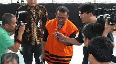 Pengusaha Ichsan Suiadi Tersangka Penyuap Mahkamah Agung Andri Tristianto Sutrisna saat akan menjalani pemeriksaan Perdana di  gedung KPK, Jakarta, Jumat (26/2). (Liputan6.com/Helmi Afandi)