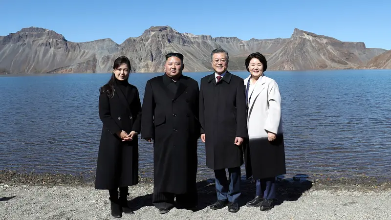 Presiden Korea Selatan Ambil Air Gunung Sakral di Korea Utara