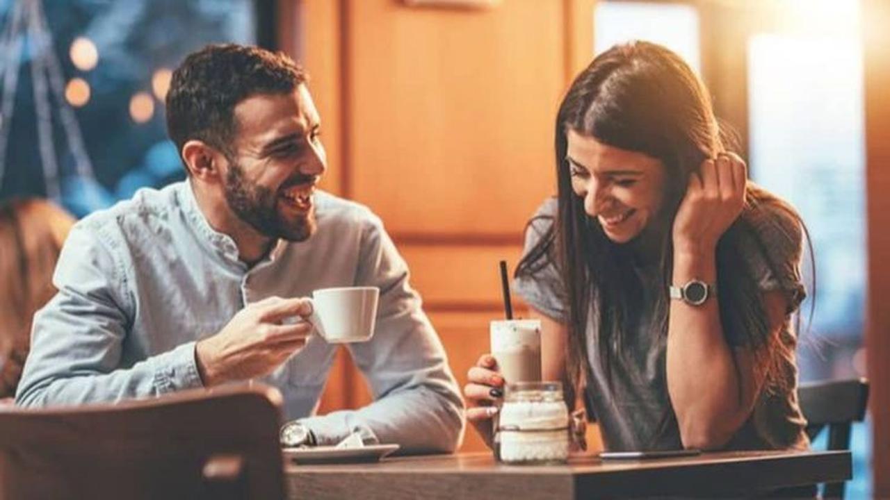 7 Tanda Seseorang Diam-Diam Suka dan Sulit Mengungkapkan Perasaan