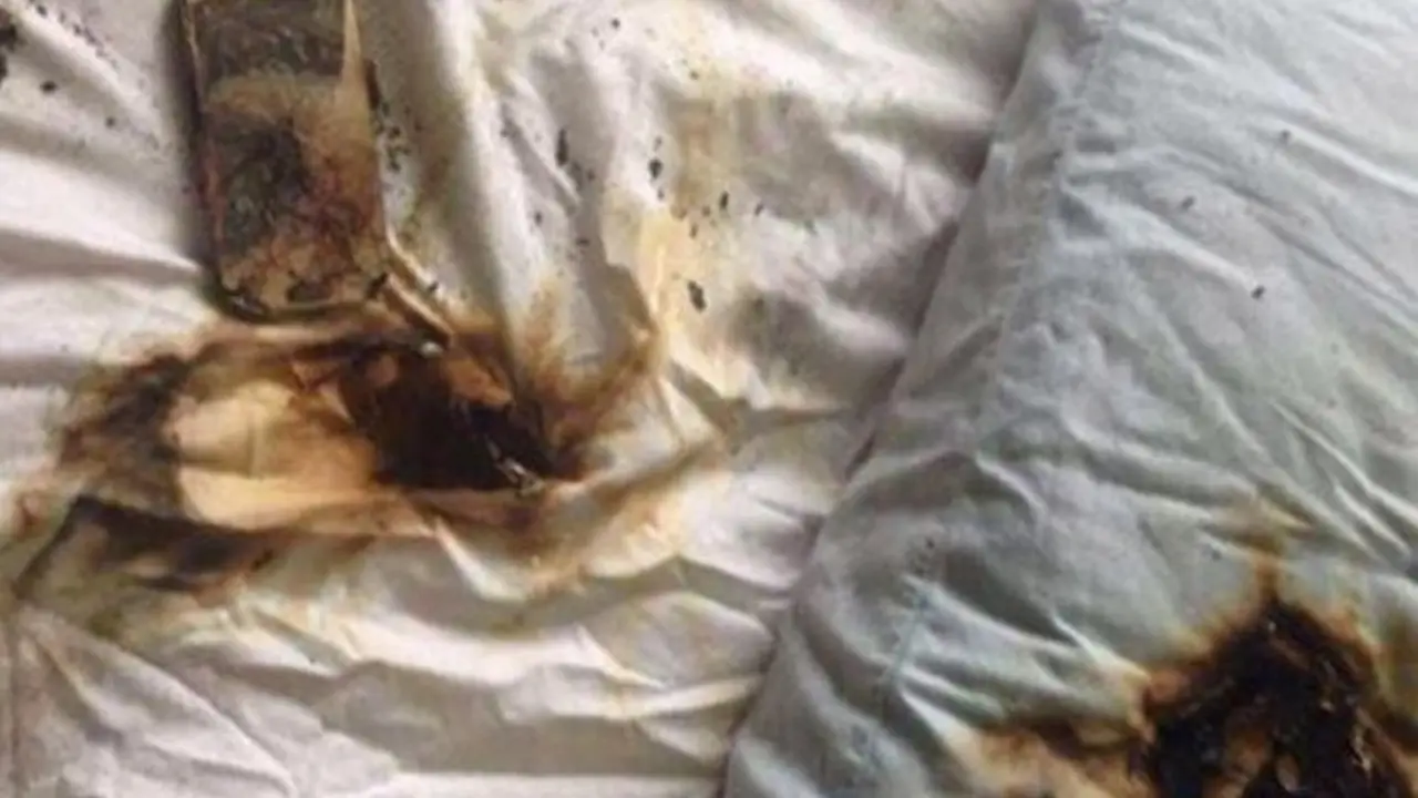 Jangan Cas Ponsel di Bawah Bantal dan Seprai, Ini Alasannya