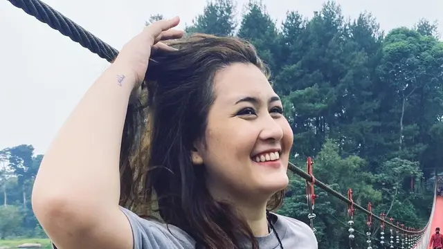 Talitha Curtis, Dulu Pemain Sinetron GGS Kini Berjualan Makanan di Depan Minimarket. (instagram/talithacurtis_)