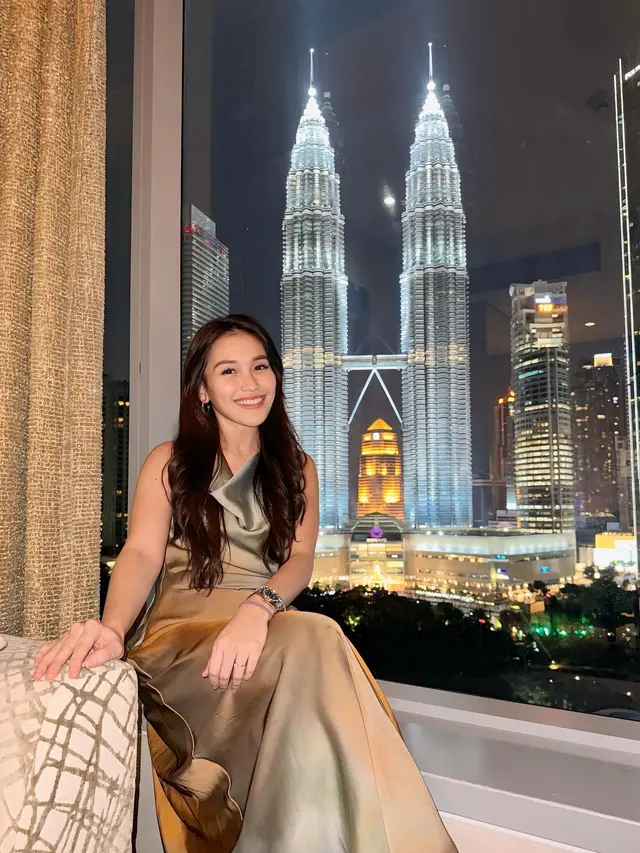 7 Potret Ayu Ting Ting Liburan ke Malaysia Usai Lebaran Bareng Calon Suami