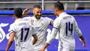 Striker Real Madrid, Karim Benzema, melakukan selebrasi usai menjebol gawang Eibar di Stadion Ipurua, Sabtu, (4/3/2017). Karim Benzema resmi memperpanjang masa bakti bersama Los Blancos hingga Juni 2021. (AFP/Ander Gillenea)
