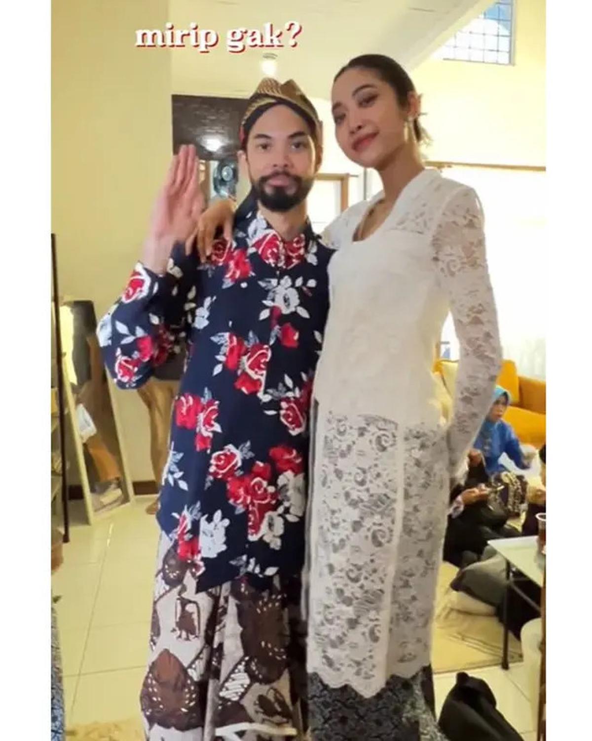 6 Potret Widi Vierratale di Siraman Jelang Nikah Sang Adik, Pakai Kebaya Putih