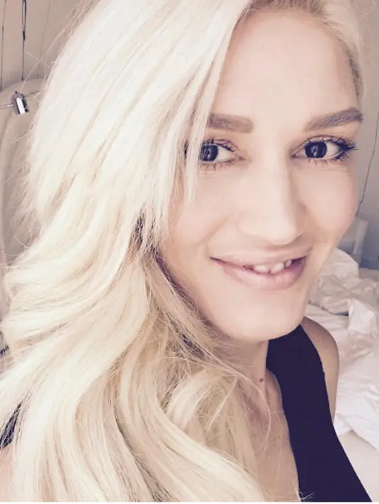 Penampilan perdana Gwen Stefani yang membagikan wajah naturalnya tanpa riasan makeup di akun instagramnya. Bahkan, Gwen terlihat lebih muda dari usianya. (viainstagram@gwenstefani/Bintang.com)