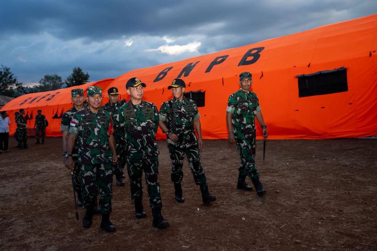 Gerak Cepat Panglima TNI Datangi Korban Erupsi Lewotobi
