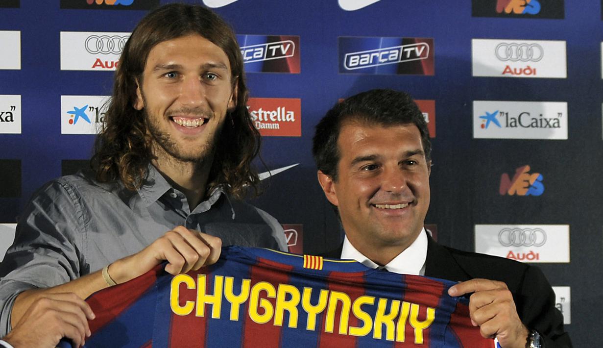Dmytro Chyhrynskyi direkrut Barcelona pada musim panas 2009 setelah tampil mengesankan bersama Shakhtar Donetsk. Sayangnya, Josep Guardiola kesulitan untuk mendapatkan yang terbaik dari pemain internasional Ukraina. Dia hanya menghabiskan satu musim dengan penampilan sebanyak 14 kali bersama Barcelona sebelum kembali ke Shakhtar. (AFP/Lluis Gene)