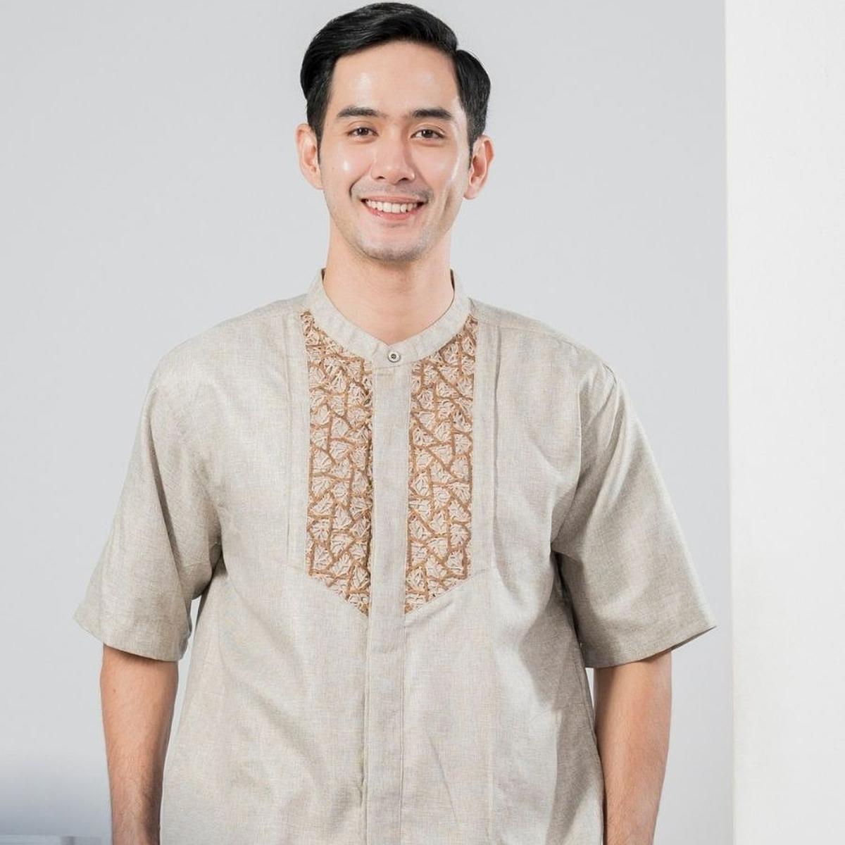 5 Tren Baju Koko Pria untuk Lebaran 2025