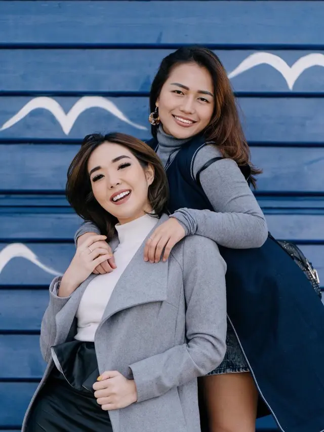6 Potret Persahabatan Gisella Anastasia dan Sri Devi, Selalu Kompak